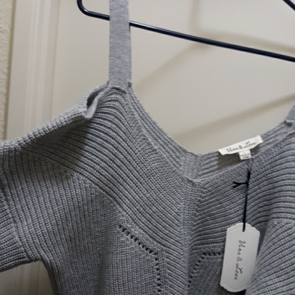 Open shoulder sweater - Picture 3 of 5